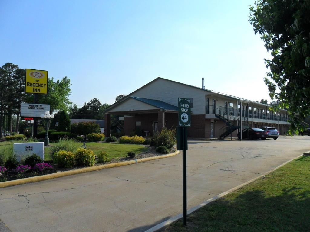 Regency Inn Eureka Springs Exterior photo